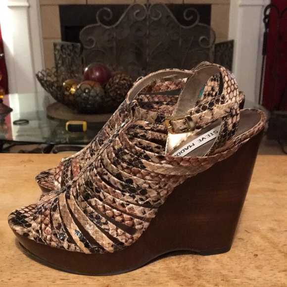 Steve Madden Shoes - Steve Madden Wedges❤️